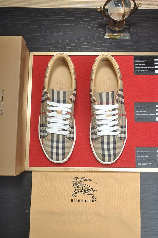 Burberry Leather Low-Top Sneakers Colorway 30 1133260-30
