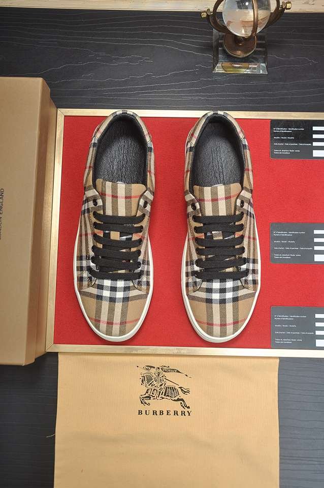 Burberry Leather Low-Top Sneakers Colorway 29 1133260-29