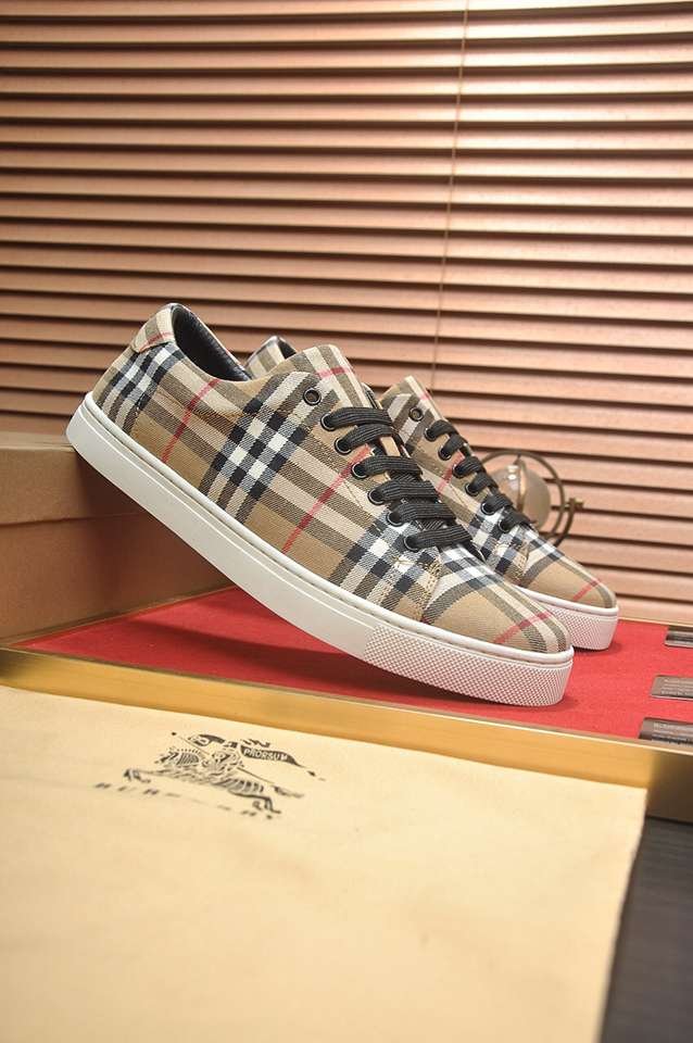 Burberry Leather Low-Top Sneakers Colorway 29 1133260-29