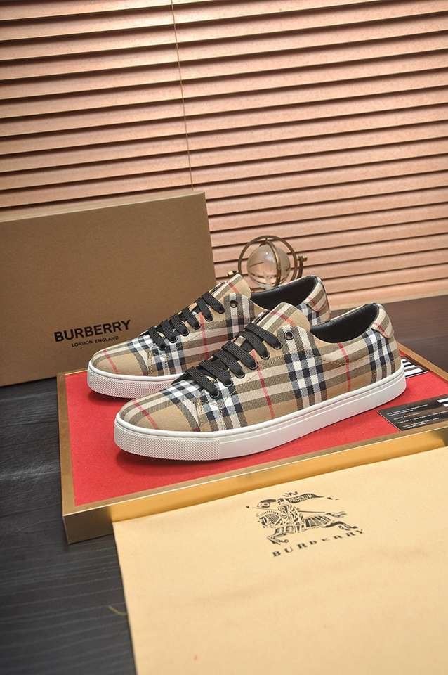 Burberry Leather Low-Top Sneakers Colorway 29 1133260-29