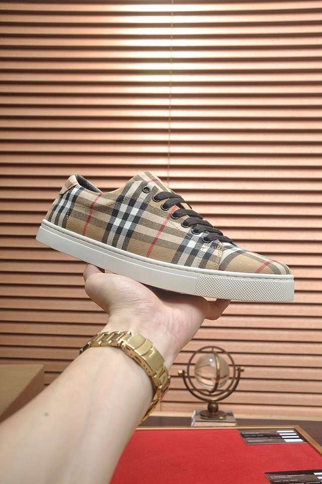 Burberry Leather Low-Top Sneakers Colorway 29 1133260-29