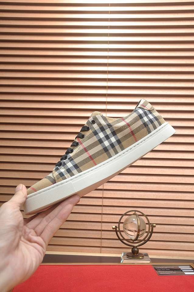 Burberry Leather Low-Top Sneakers Colorway 29 1133260-29