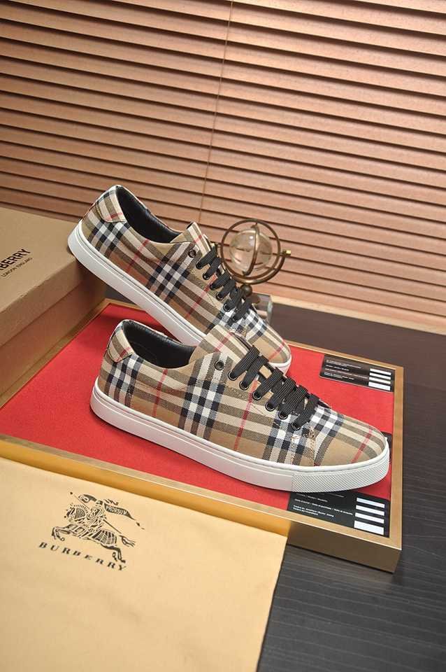 Burberry Leather Low-Top Sneakers Colorway 29 1133260-29