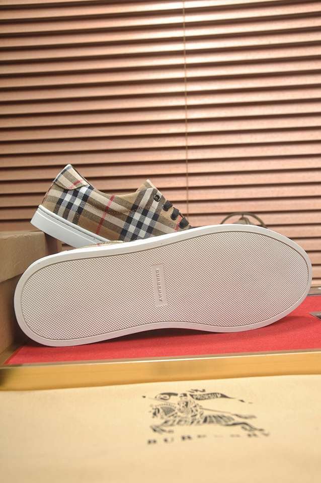 Burberry Leather Low-Top Sneakers Colorway 29 1133260-29