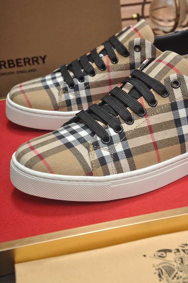 Burberry Leather Low-Top Sneakers Colorway 29 1133260-29