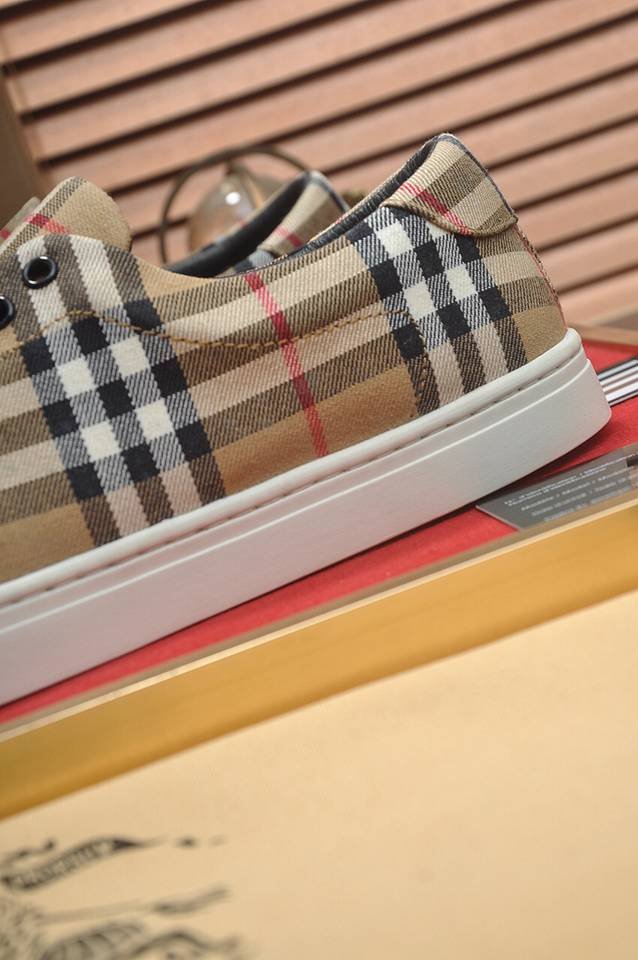 Burberry Leather Low-Top Sneakers Colorway 29 1133260-29