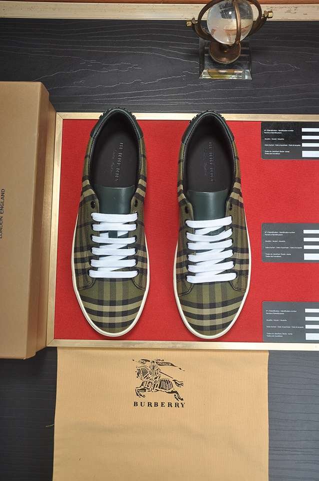 Burberry Leather Low-Top Sneakers Colorway 28 1133260-28