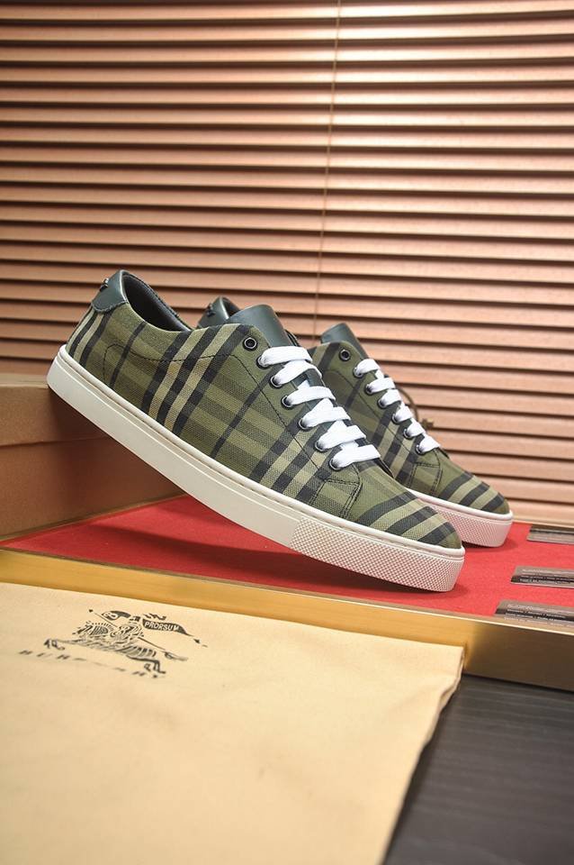 Burberry Leather Low-Top Sneakers Colorway 28 1133260-28