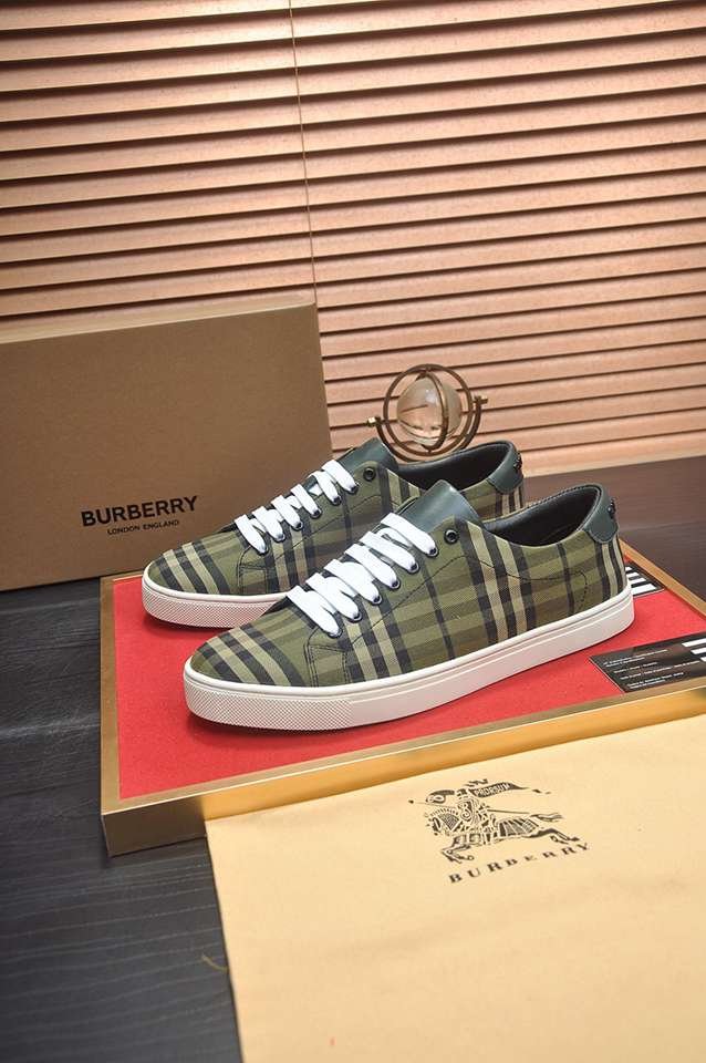 Burberry Leather Low-Top Sneakers Colorway 28 1133260-28