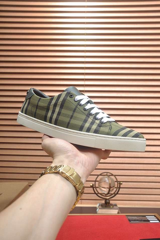 Burberry Leather Low-Top Sneakers Colorway 28 1133260-28