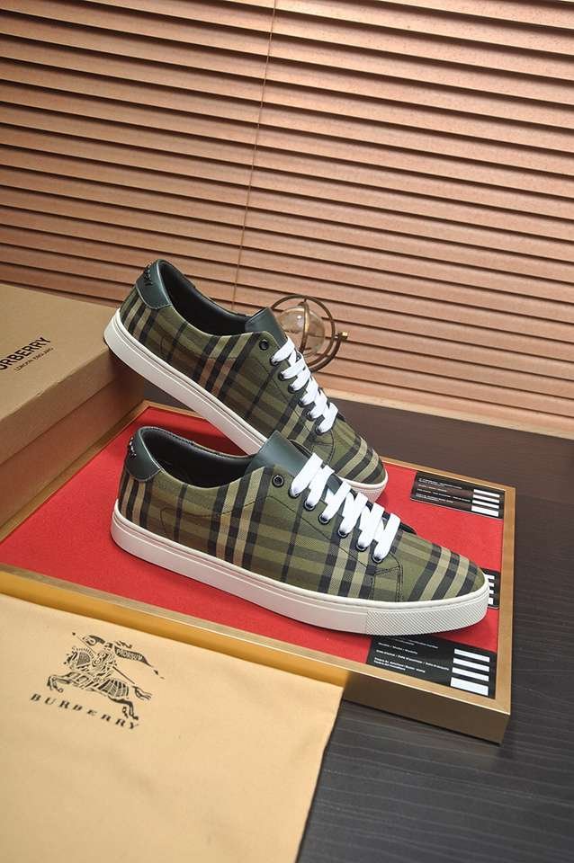 Burberry Leather Low-Top Sneakers Colorway 28 1133260-28