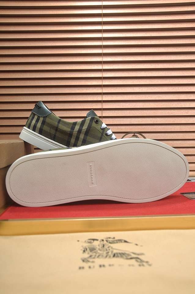 Burberry Leather Low-Top Sneakers Colorway 28 1133260-28