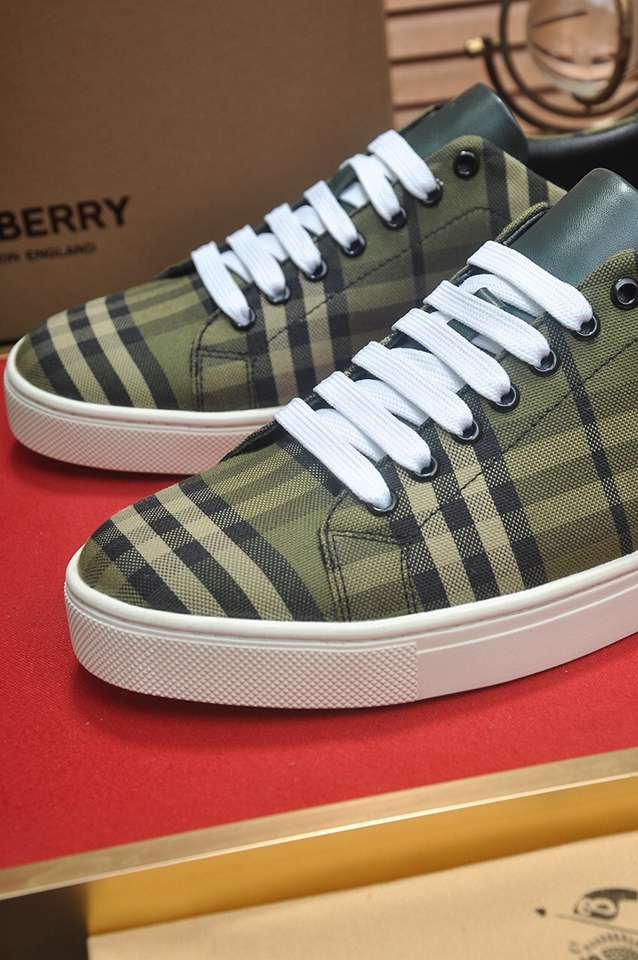 Burberry Leather Low-Top Sneakers Colorway 28 1133260-28