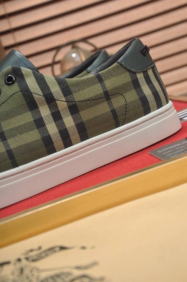 Burberry Leather Low-Top Sneakers Colorway 28 1133260-28