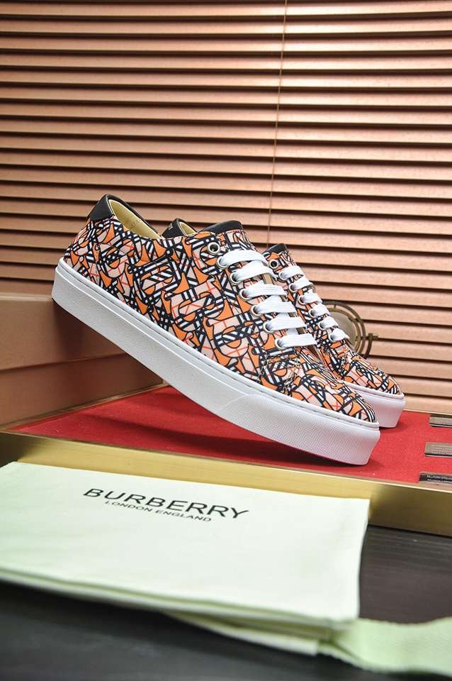 Burberry Leather Low-Top Sneakers Colorway 27 1133260-27