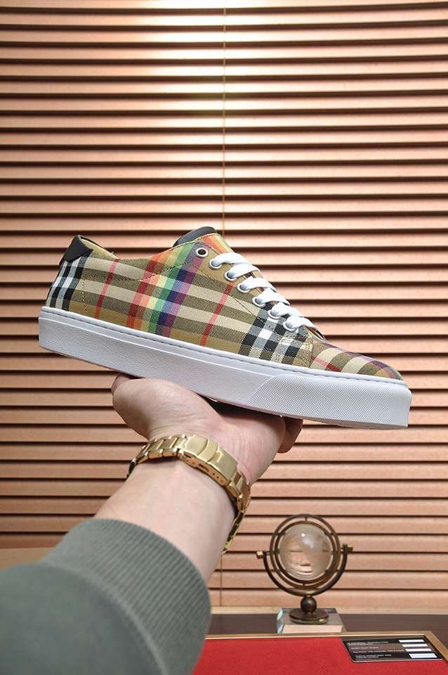 Burberry Leather Low-Top Sneakers Colorway 26 1133260-26