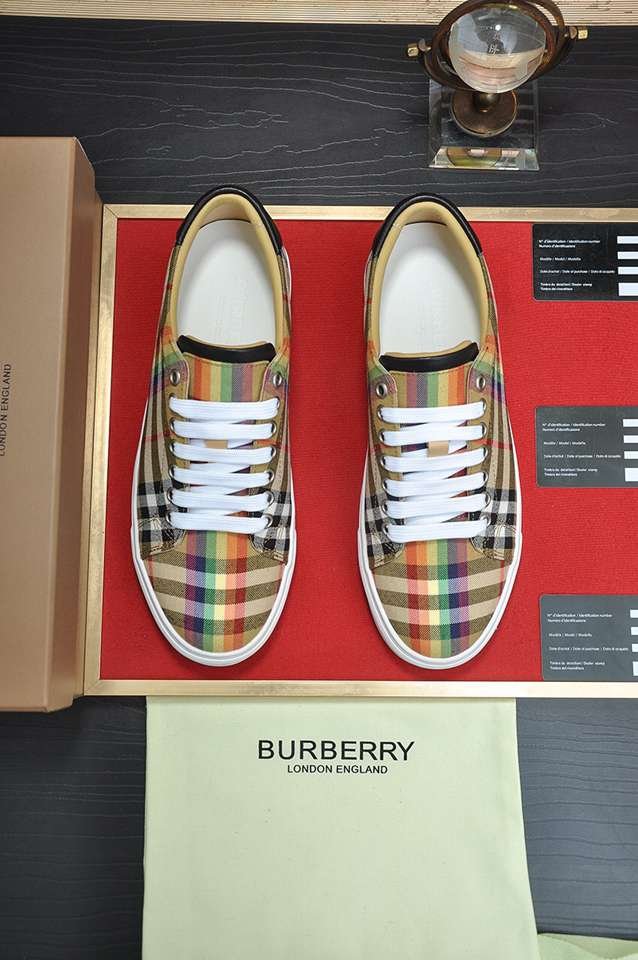 Burberry Leather Low-Top Sneakers Colorway 26 1133260-26