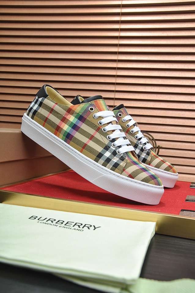 Burberry Leather Low-Top Sneakers Colorway 26 1133260-26