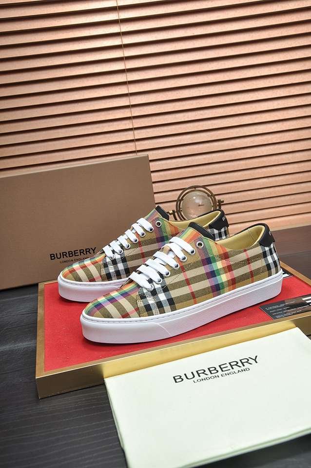 Burberry Leather Low-Top Sneakers Colorway 26 1133260-26