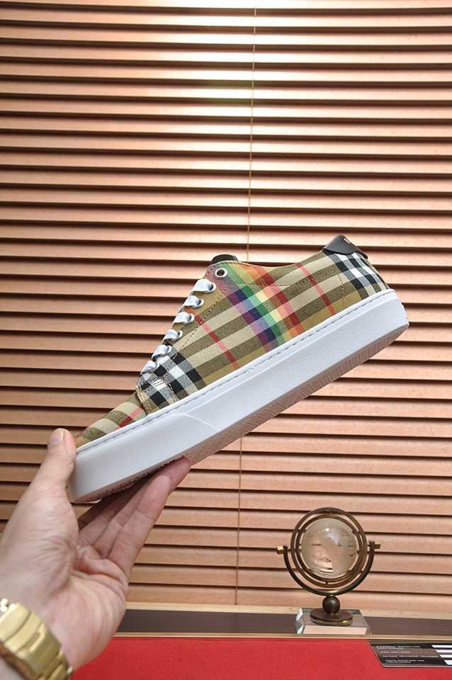 Burberry Leather Low-Top Sneakers Colorway 26 1133260-26