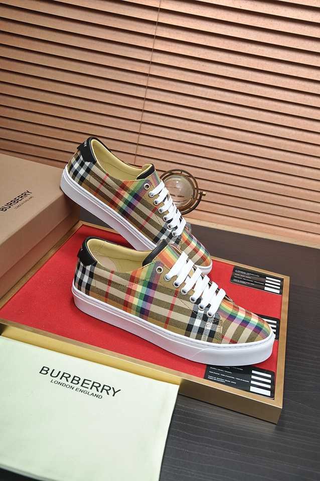 Burberry Leather Low-Top Sneakers Colorway 26 1133260-26