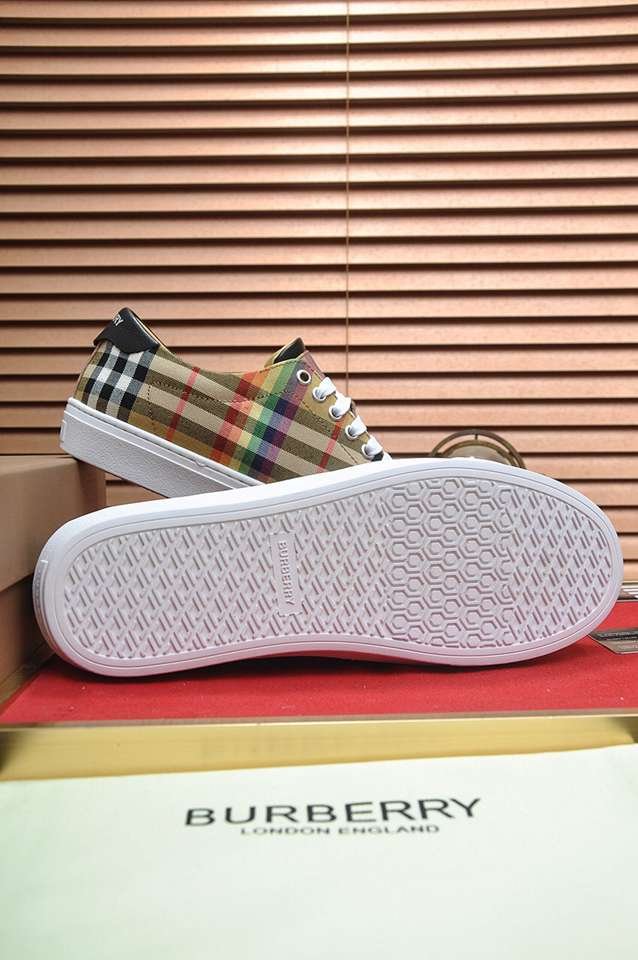 Burberry Leather Low-Top Sneakers Colorway 26 1133260-26