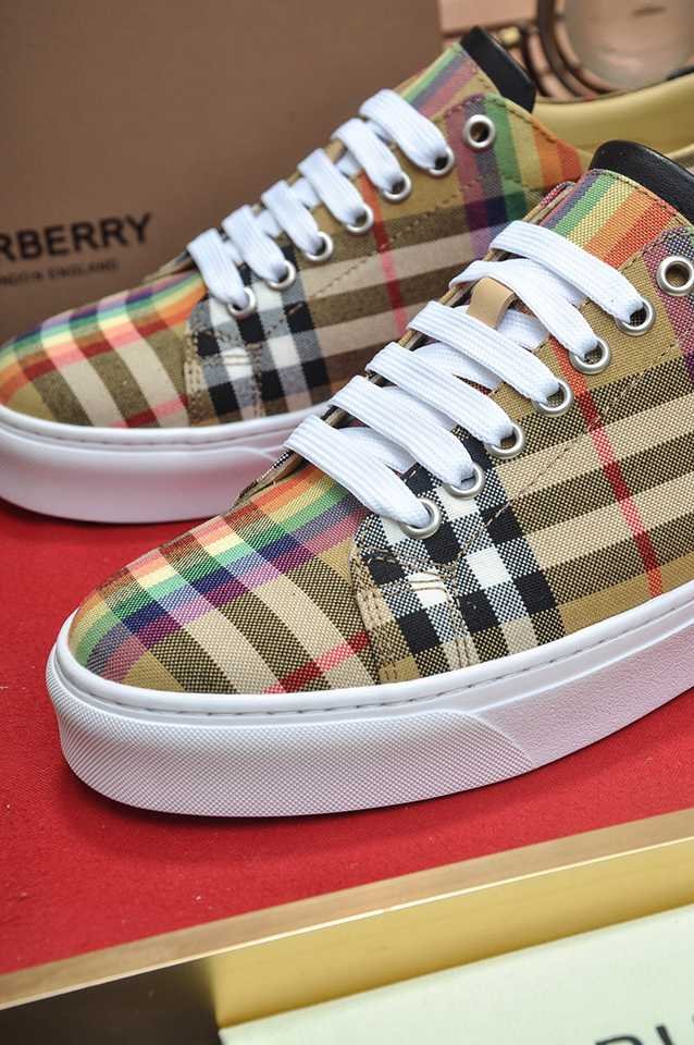 Burberry Leather Low-Top Sneakers Colorway 26 1133260-26