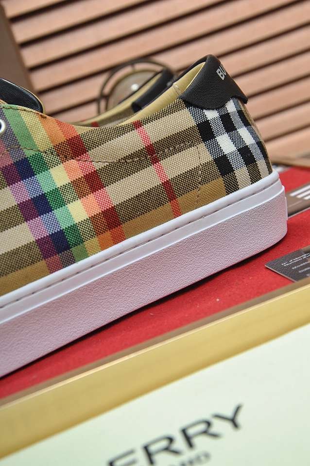 Burberry Leather Low-Top Sneakers Colorway 26 1133260-26