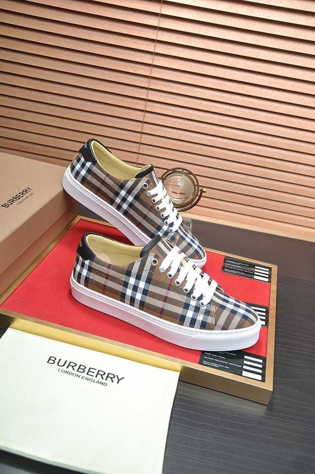 Burberry Leather Low-Top Sneakers Colorway 25 1133260-25
