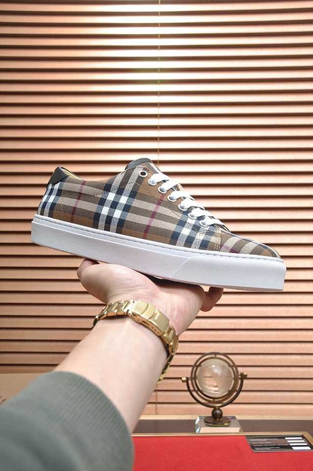 Burberry Leather Low-Top Sneakers Colorway 24 1133260-24