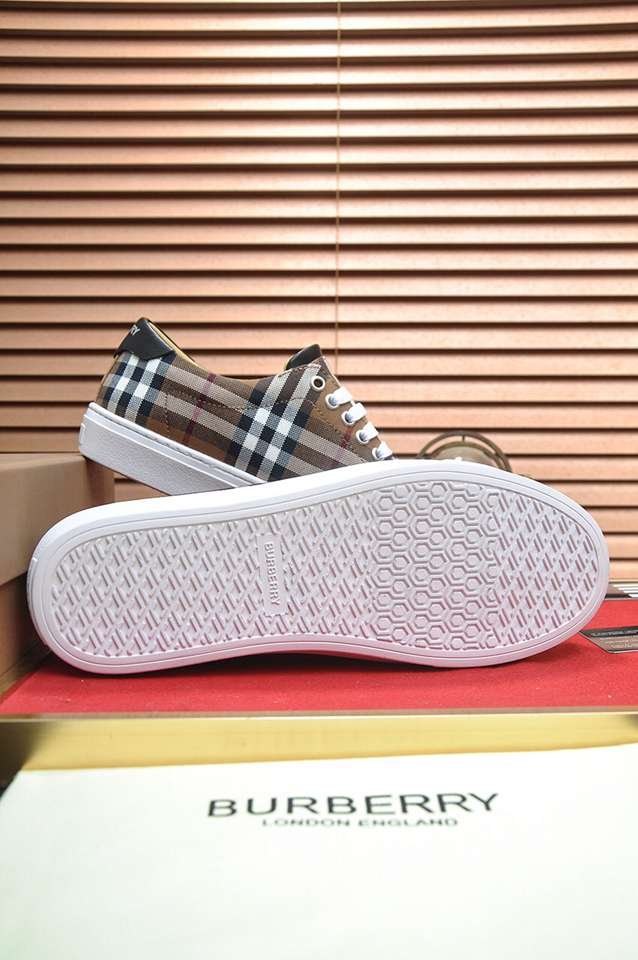 Burberry Leather Low-Top Sneakers Colorway 24 1133260-24