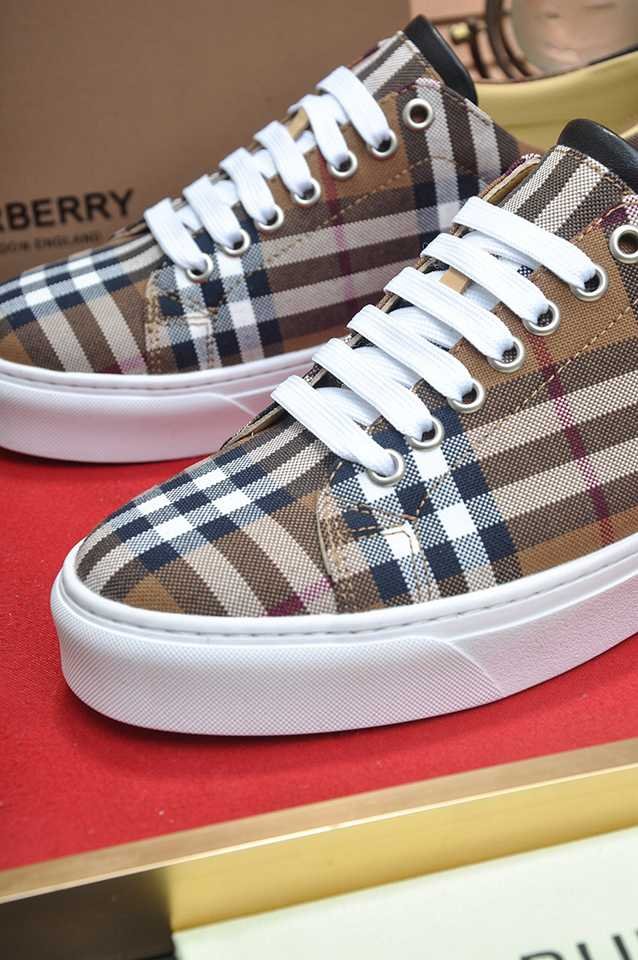 Burberry Leather Low-Top Sneakers Colorway 24 1133260-24