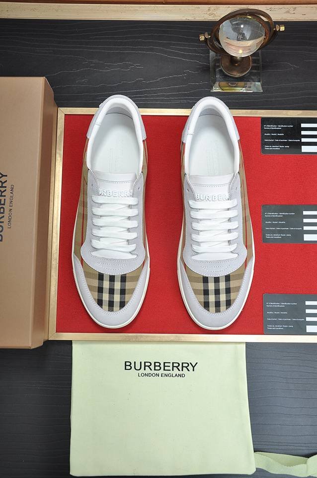Burberry Leather Low-Top Sneakers Colorway 23 1133260-23