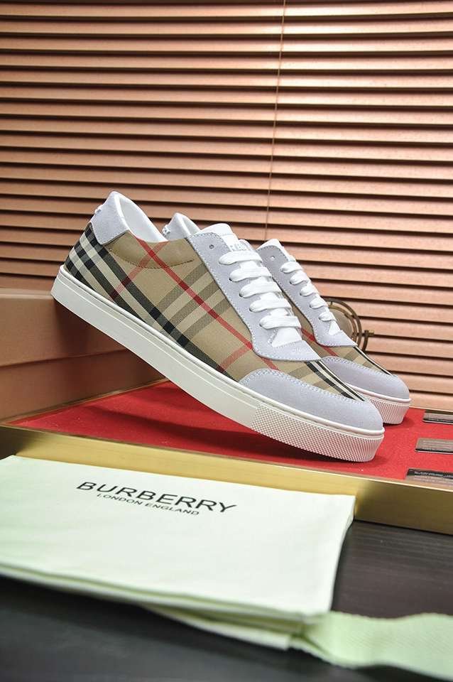 Burberry Leather Low-Top Sneakers Colorway 23 1133260-23