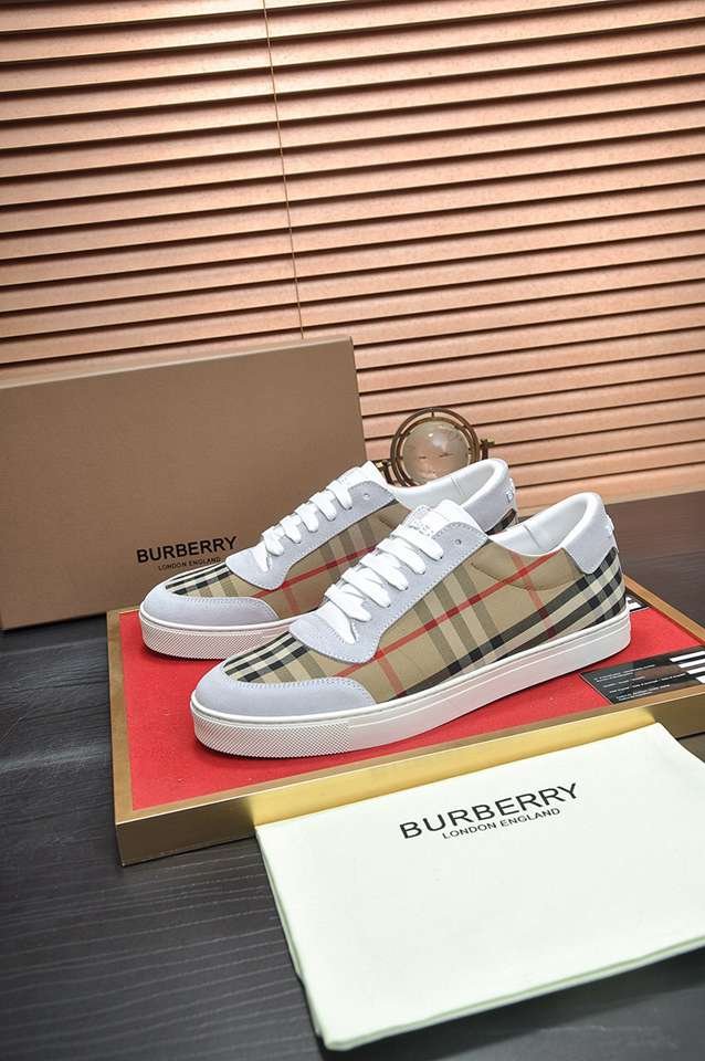 Burberry Leather Low-Top Sneakers Colorway 23 1133260-23