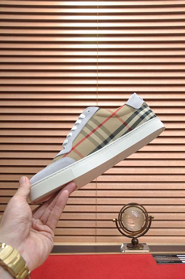Burberry Leather Low-Top Sneakers Colorway 23 1133260-23