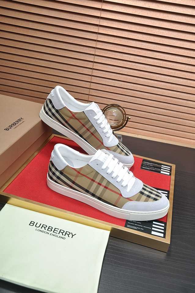 Burberry Leather Low-Top Sneakers Colorway 23 1133260-23