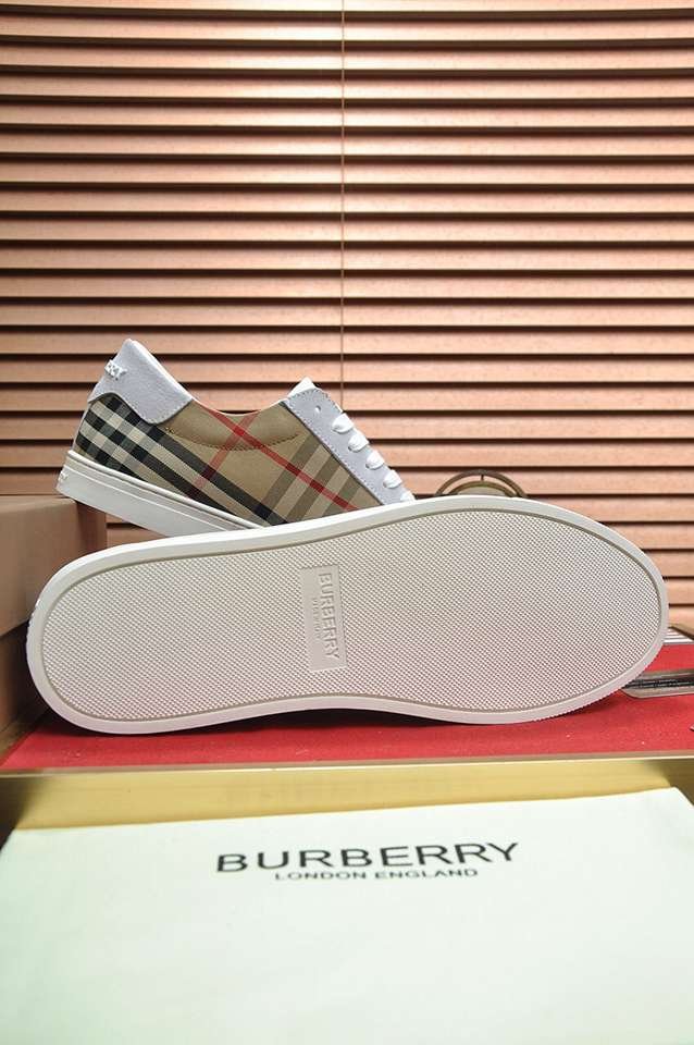 Burberry Leather Low-Top Sneakers Colorway 23 1133260-23