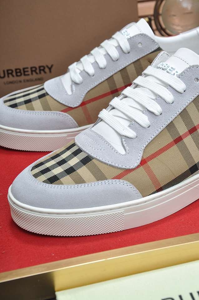 Burberry Leather Low-Top Sneakers Colorway 23 1133260-23