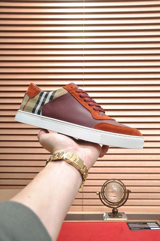 Burberry Leather Low-Top Sneakers Colorway 22 1133260-22