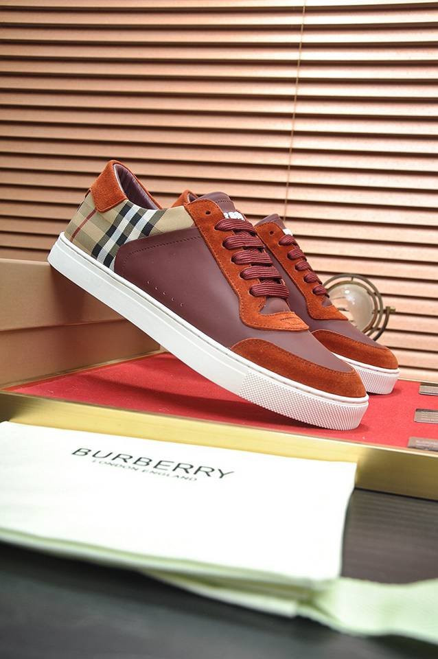 Burberry Leather Low-Top Sneakers Colorway 22 1133260-22