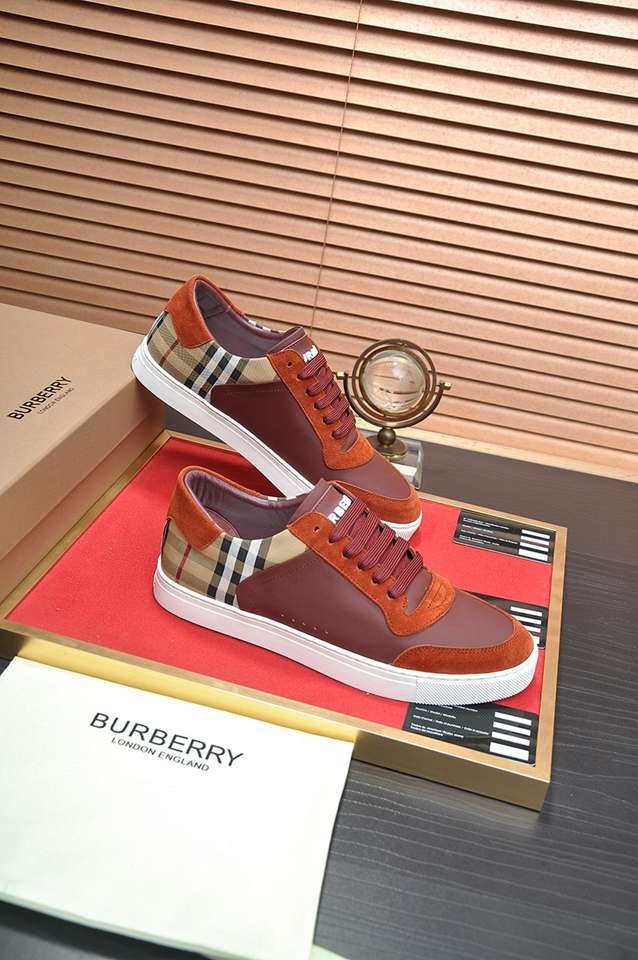 Burberry Leather Low-Top Sneakers Colorway 22 1133260-22