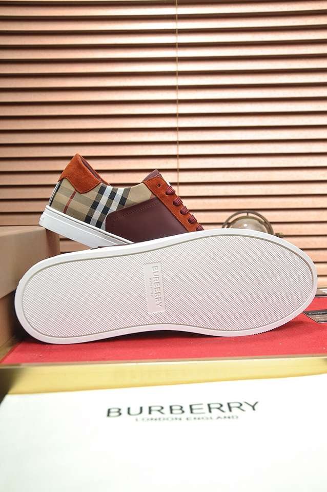 Burberry Leather Low-Top Sneakers Colorway 22 1133260-22