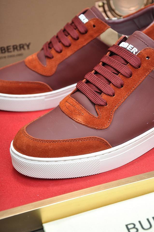 Burberry Leather Low-Top Sneakers Colorway 22 1133260-22