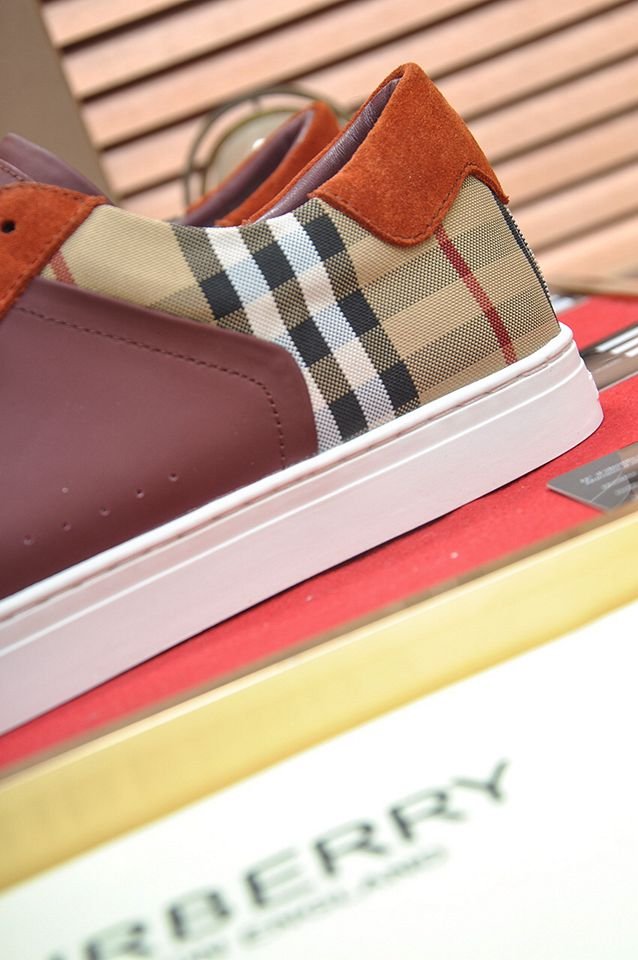 Burberry Leather Low-Top Sneakers Colorway 22 1133260-22