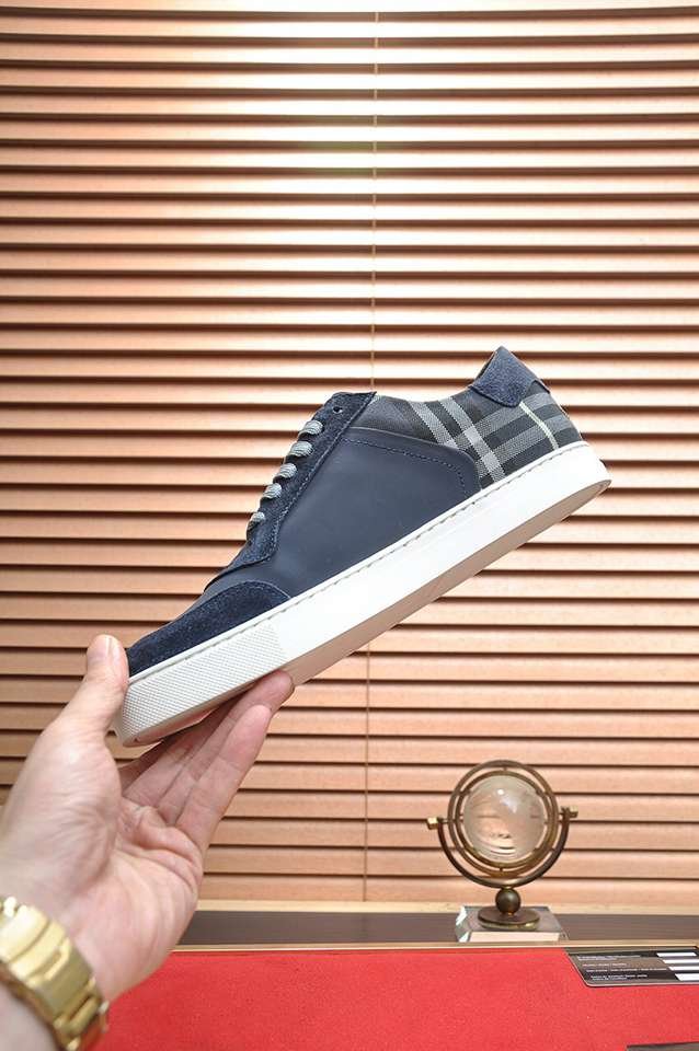Burberry Leather Low-Top Sneakers Colorway 21 1133260-21