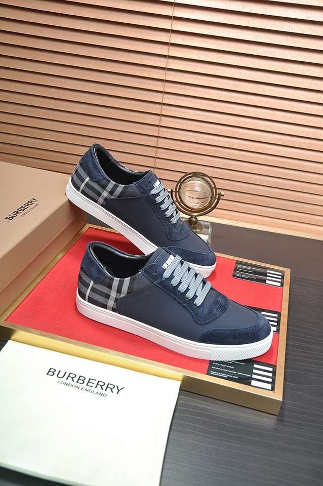 Burberry Leather Low-Top Sneakers Colorway 21 1133260-21