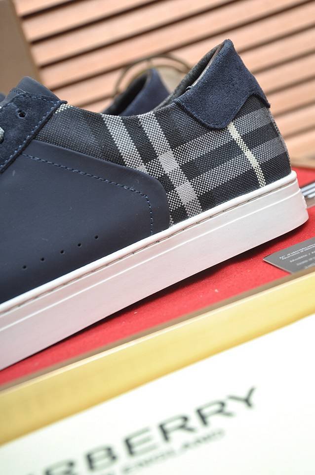 Burberry Leather Low-Top Sneakers Colorway 21 1133260-21