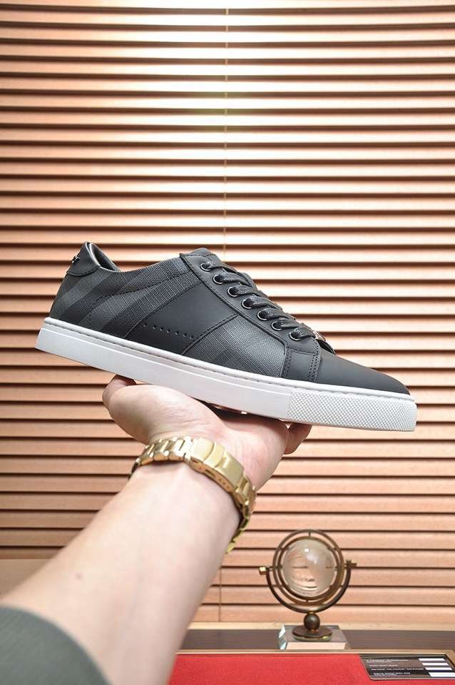Burberry Leather Low-Top Sneakers Colorway 20 1133260-20