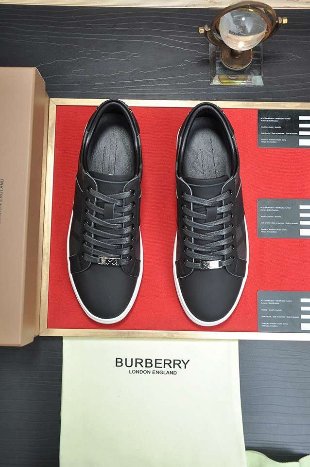 Burberry Leather Low-Top Sneakers Colorway 20 1133260-20